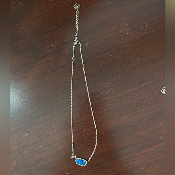 Blue sparkle gem with gold chain Kendra Scott necklace, in great condition - Picture 2 of 3